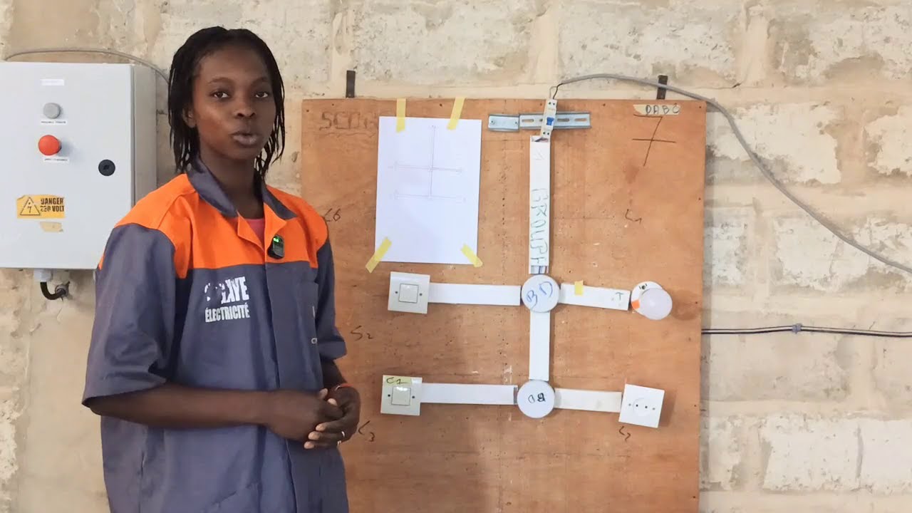 1 JEUNE, 1 METIER (ELECTRICITE ) RAMATOULAYE WADE APPRENANTE AU CFPIS DE SEDHIOU.