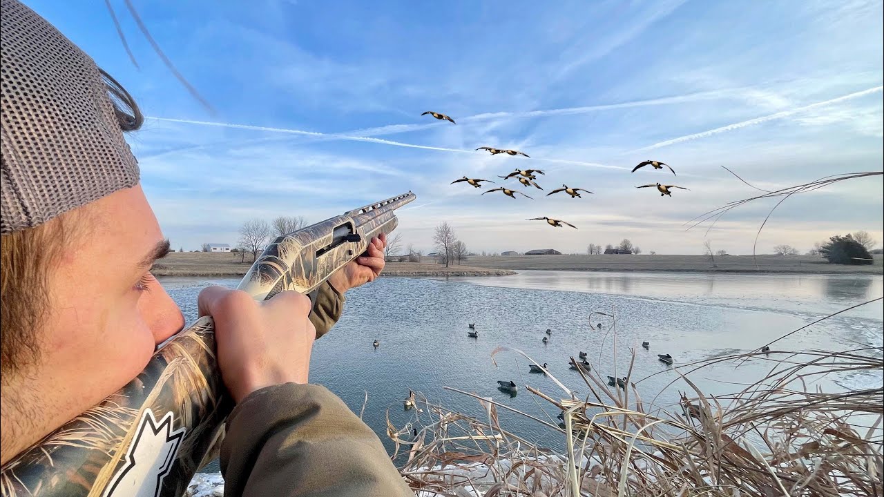 Goose Hunting Late Season Honkers over Small Water! (14 MAN LIMIT)