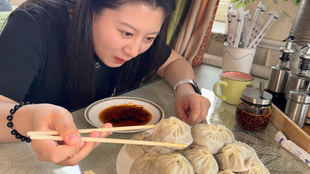 【寻尝姐妹】在呼伦贝尔吃包子，120元一屉的布里亚特包子，尝尝味道咋样