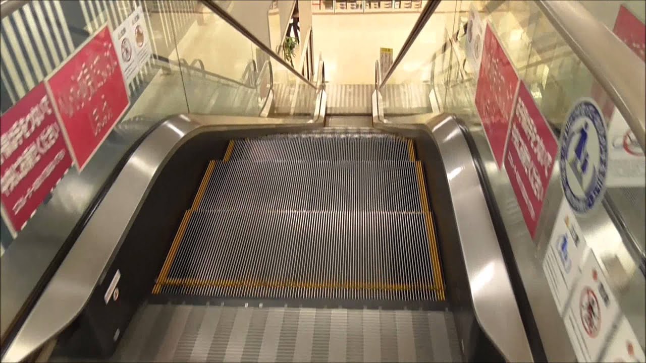 イオン三原店のエスカレーター（三菱製）