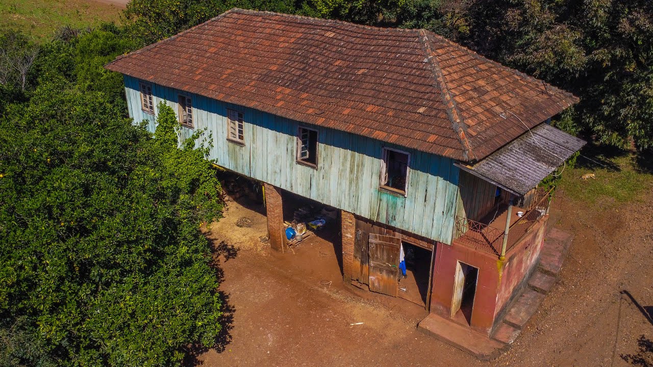 LINDA CASA ANTIGA COM POR&Atilde;O GIGANTESCO E NINGU&Eacute;M MORANDO DENTRO!