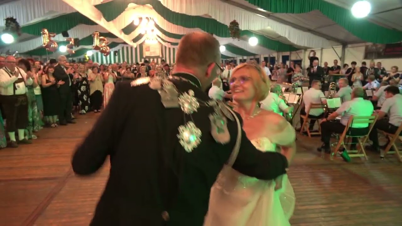 Schützenfest 2023 Die Ehrentänze des Zonser Königpaares von 2023-2024.