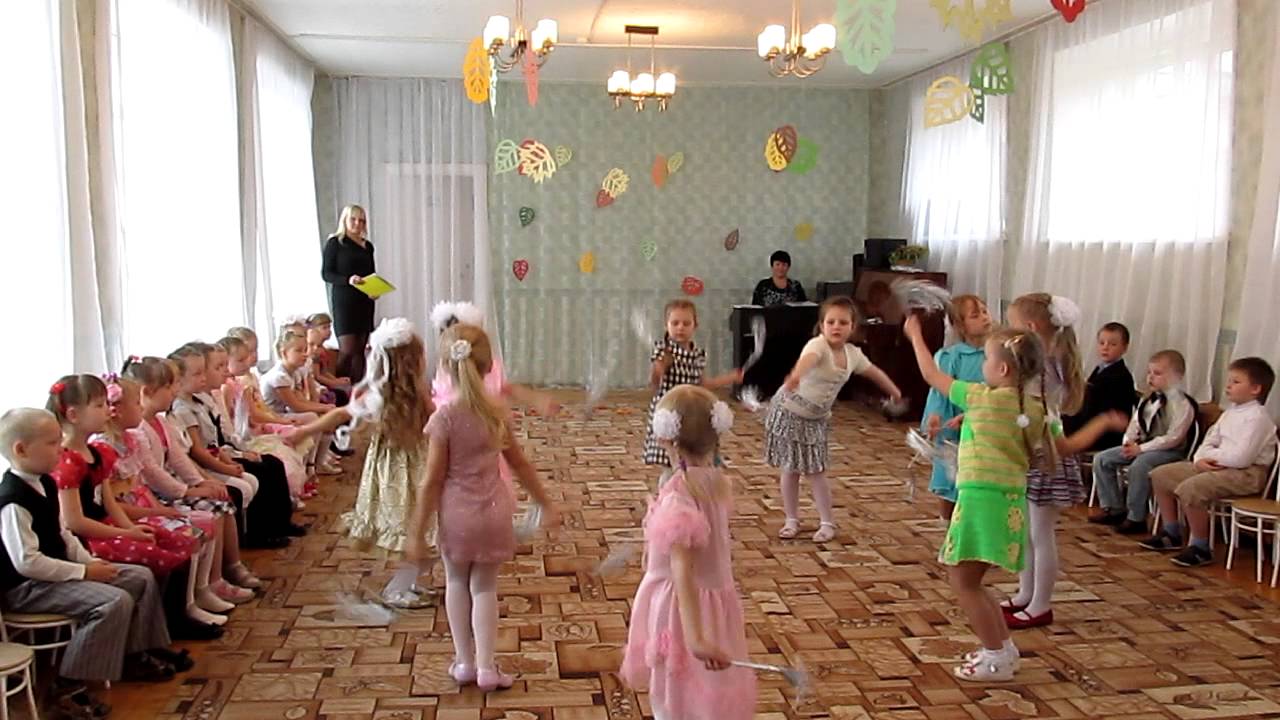 Танец  с султанчиками 