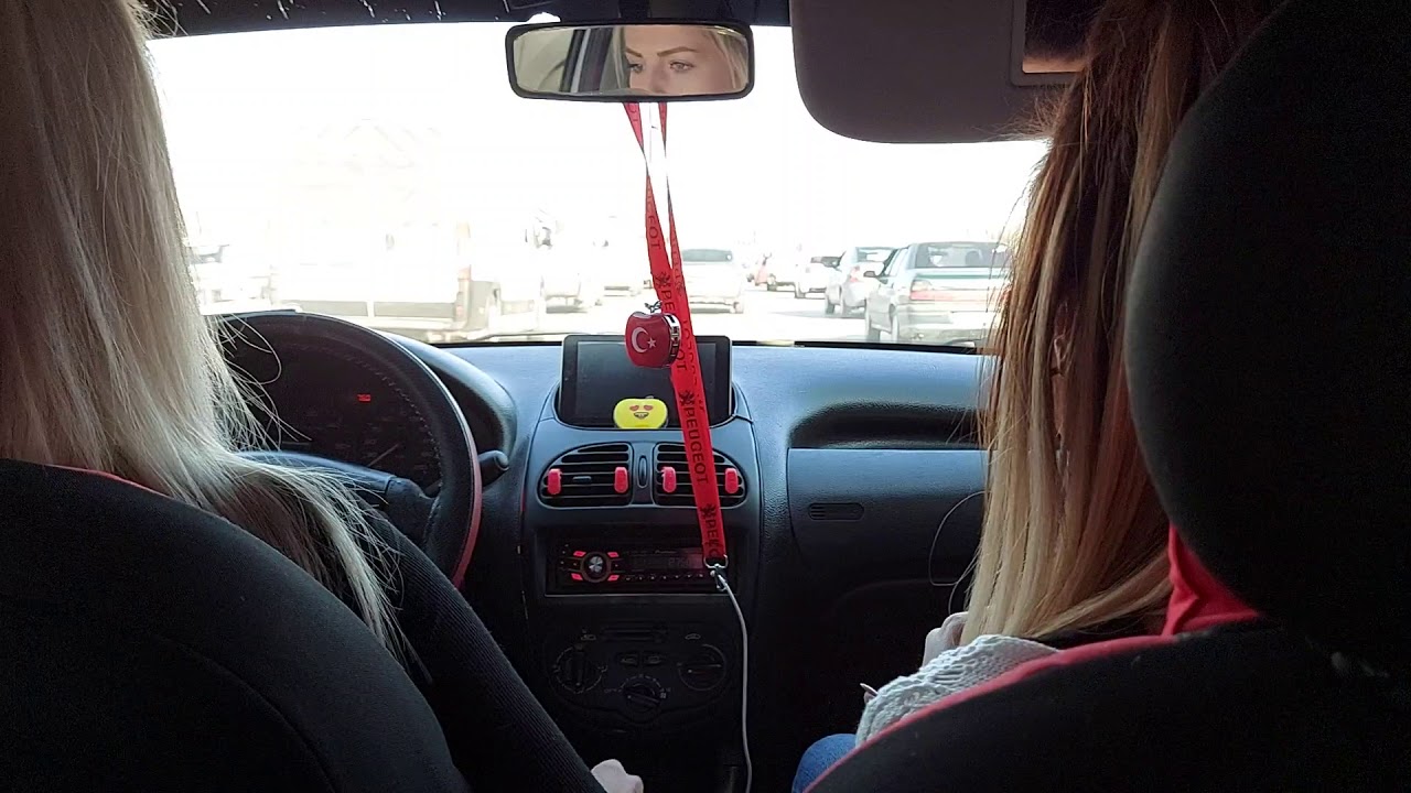 Vites değiştirmek ve şerit değiştirmek sıkışık trafikte