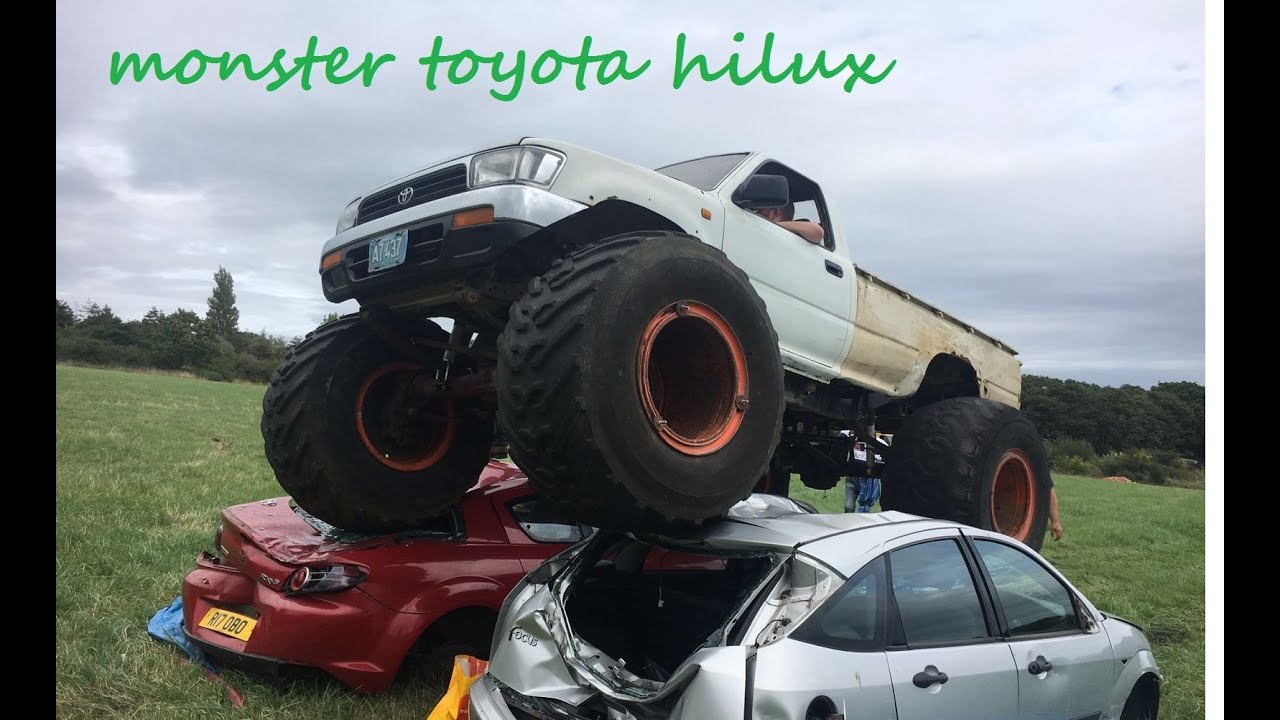 Toyota hilux monster truck crushing cars