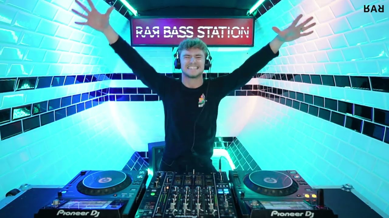 KITX / 172 BPM - BASS STATION 2 - 143 / HARDTECHNO , RAVE