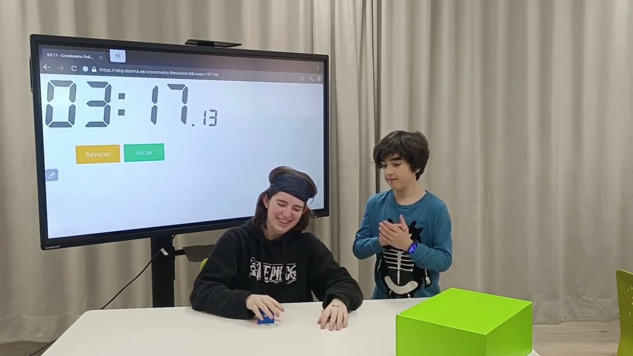 TEAMBLIND  - Resolver un cubo de RUBIK con los ojos vendados por parejas