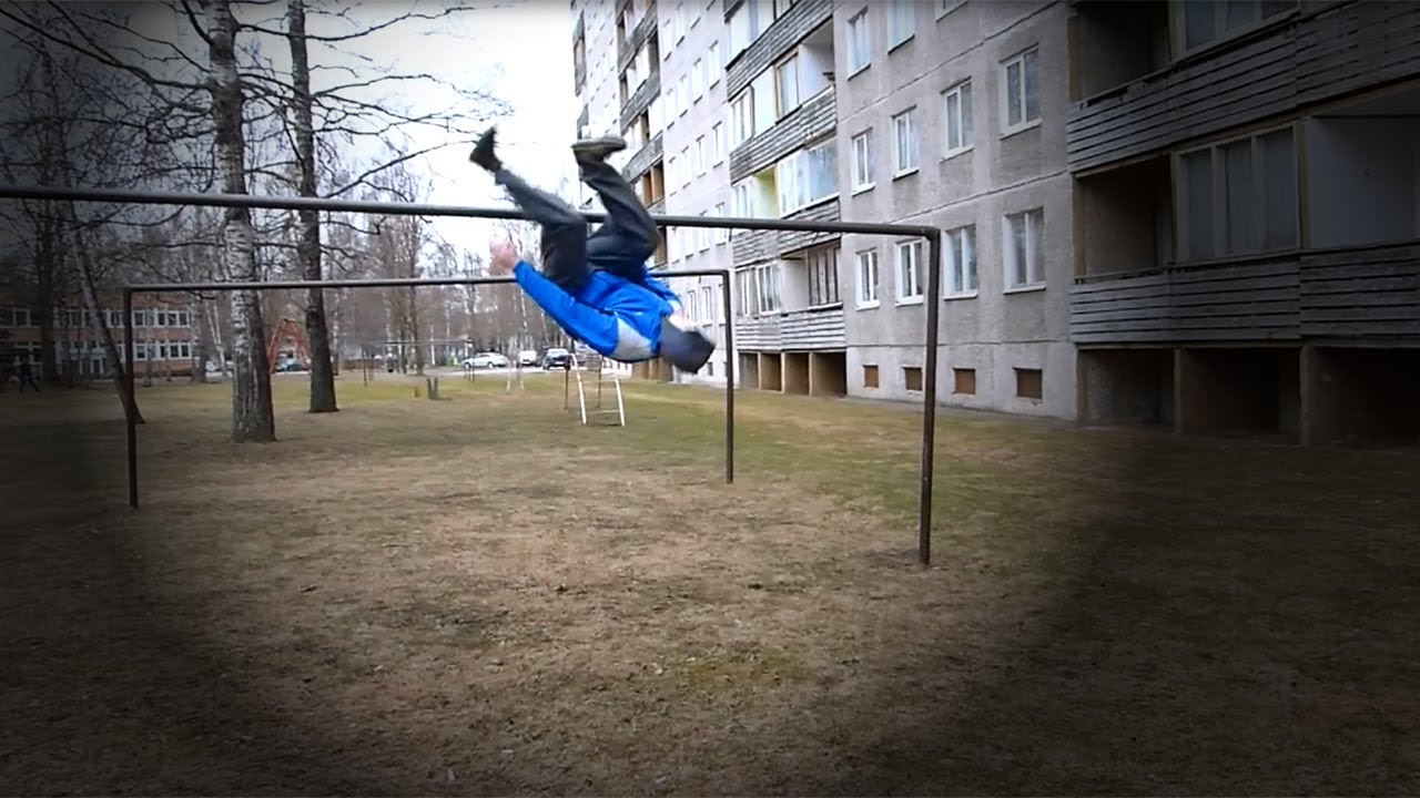 How to do a reverse bar spin
