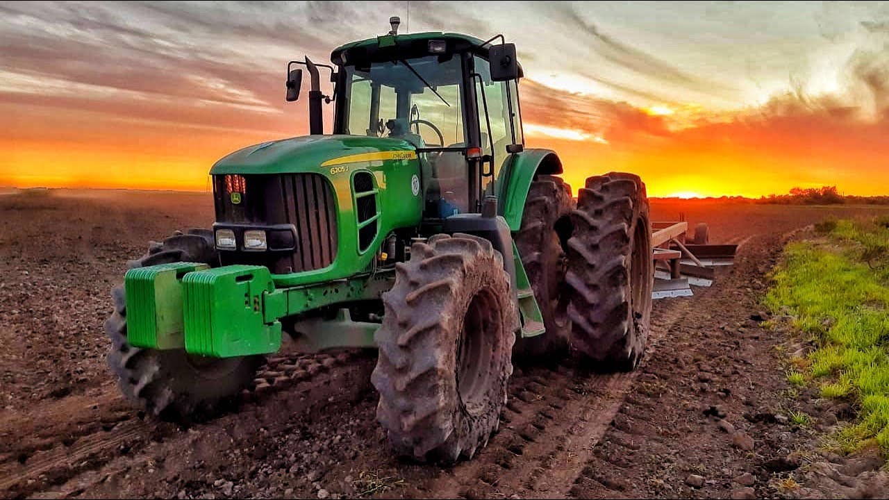 Niveladora bruta no preparo da terra no Paraguay