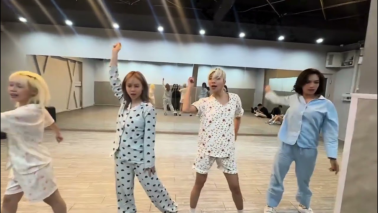 mộng hóa lan gia bùi tộc dance practice giữa đêm