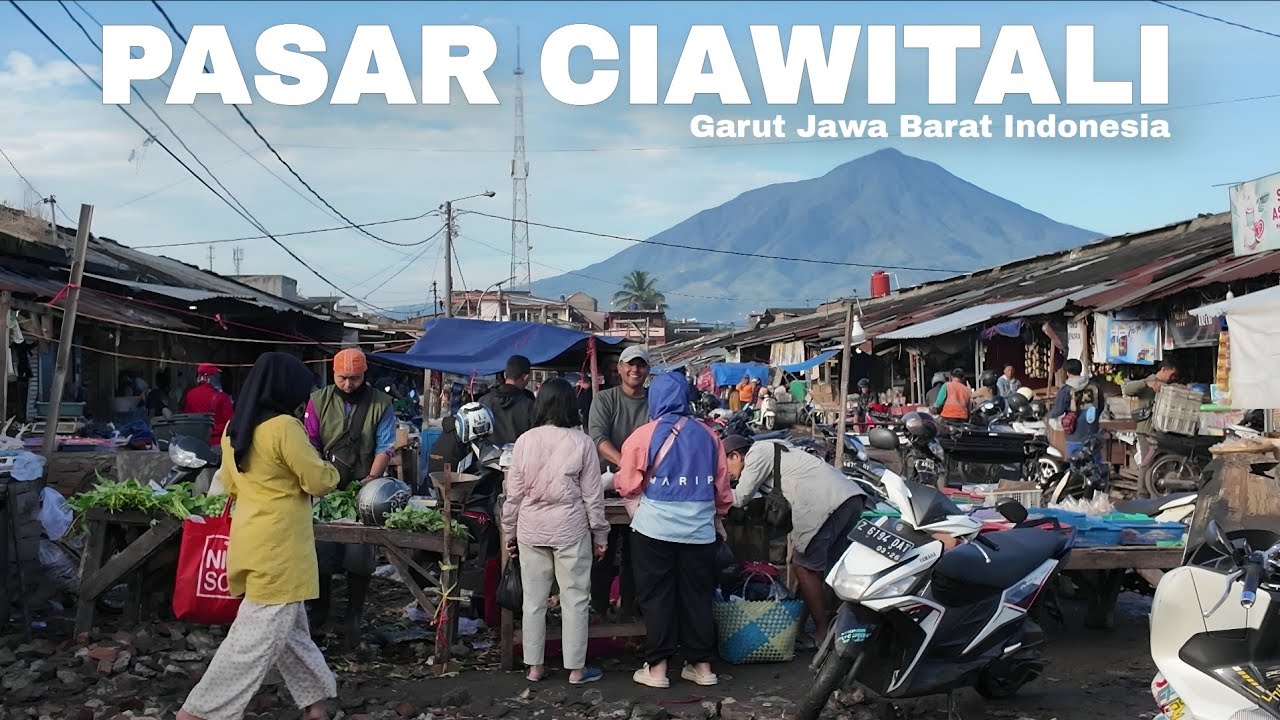 Suasana Pagi Di Pasar Ciawitali Garut Dengan View Pegunungan | Pasar Tradisional