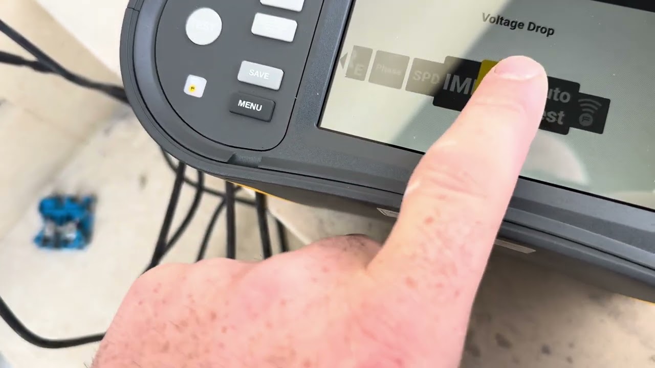 Bombă! Noul Fluke 1674 FC, tester multifuncțional pentru instalații electrice.