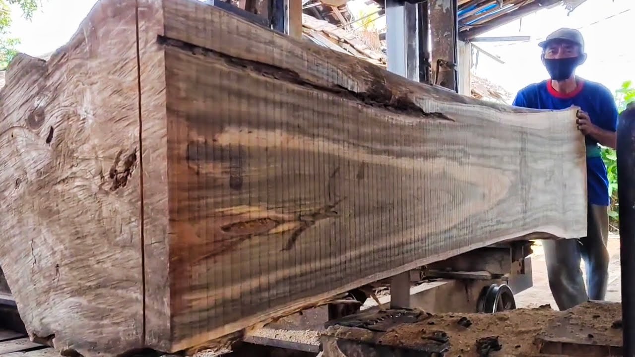the amazing process of cutting old wood full of beautiful grain