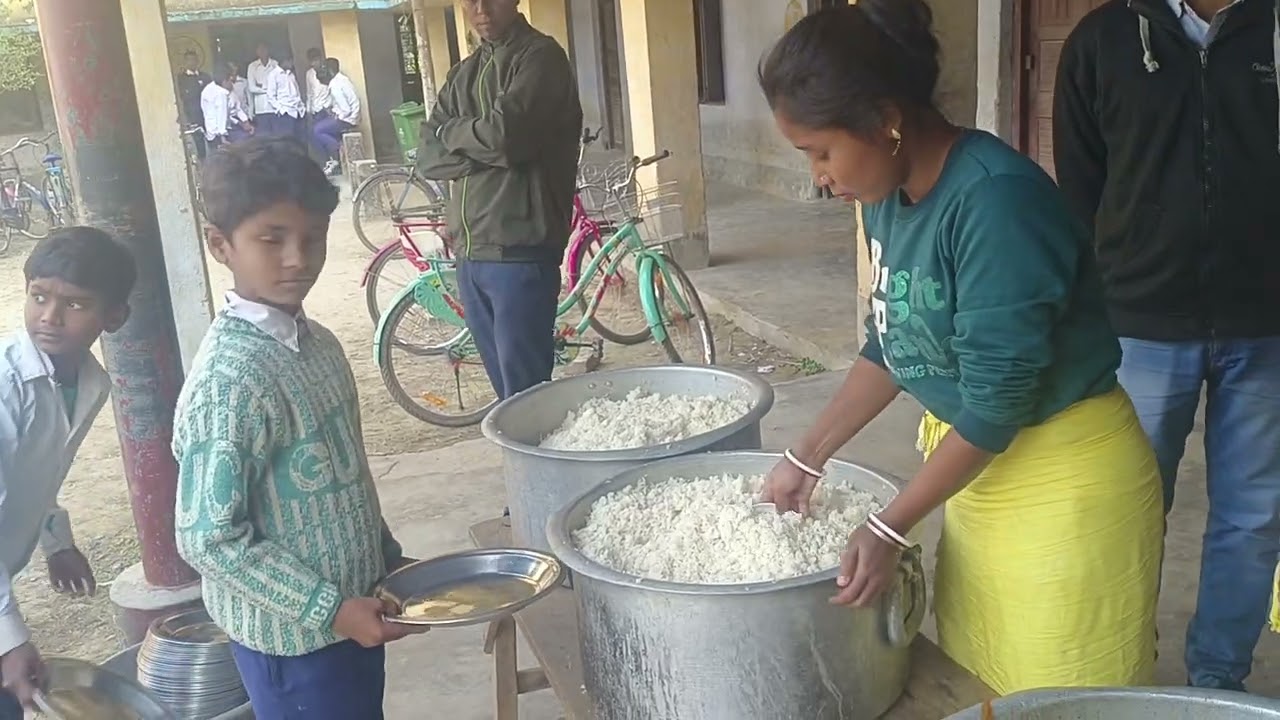 আজ অর্থাৎ 11/02/2026 মিড ডে মিলে মাংস.....