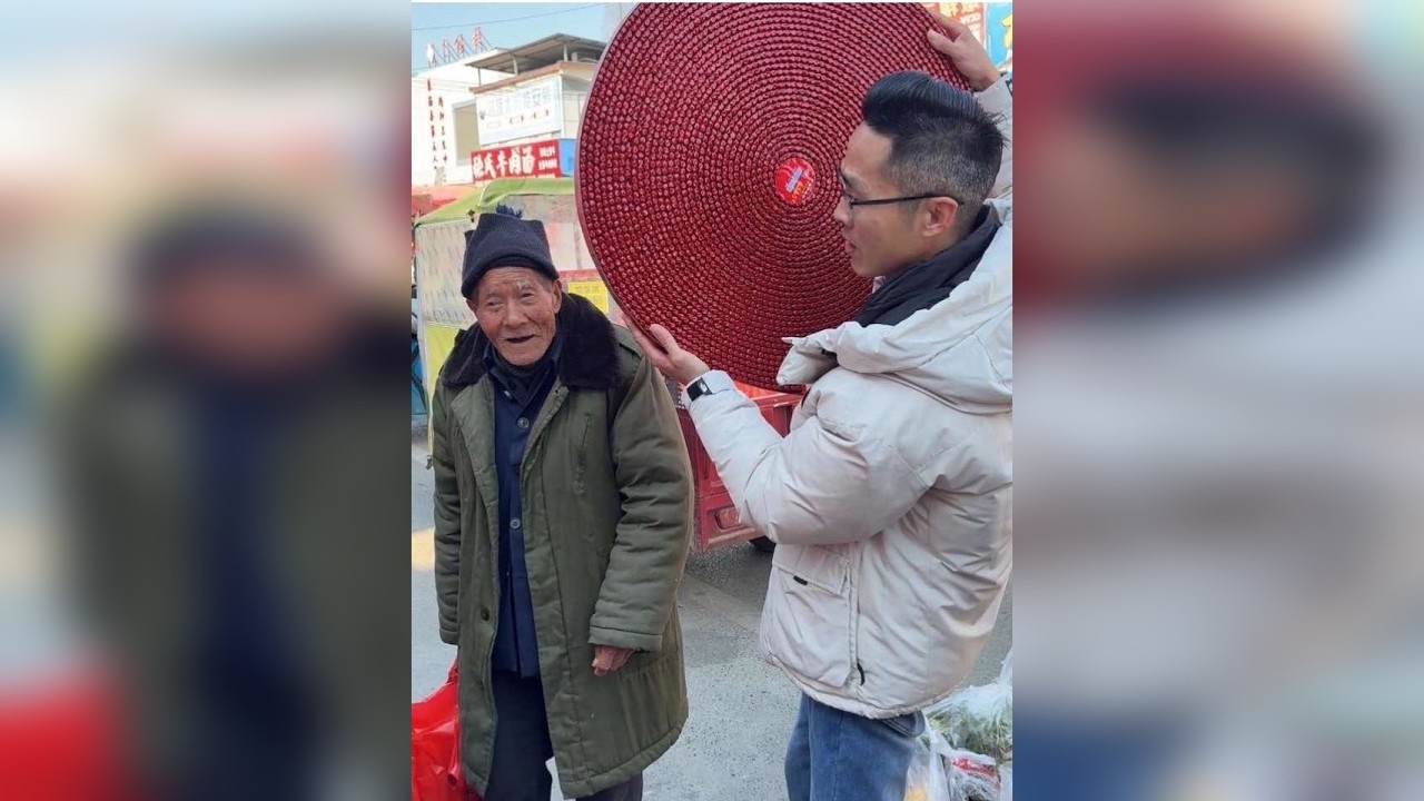 500块钱带独居爷爷赶集，买年货！看看他会买些啥！