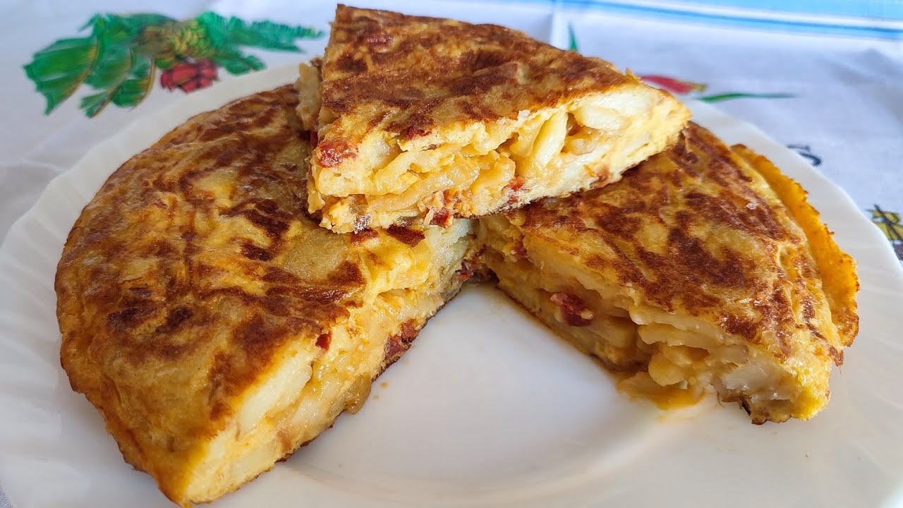 Tortilla de Patata con Cebolla y Chorizo