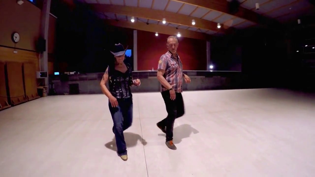 18 ENDS COUNTRY LINE DANCE  - Ball i Classe