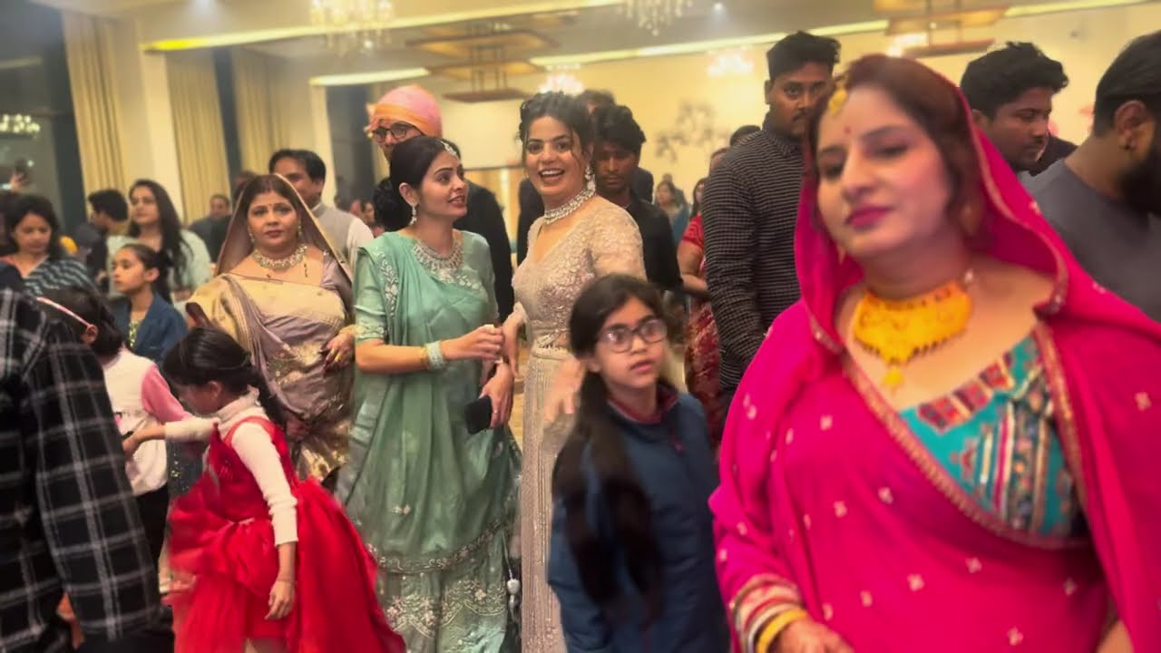 Bride entry full masti 😀👏🏻👏🏻👏🏻pl like share comment 