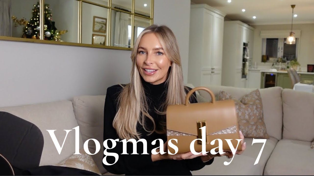 A COSY DAY AT HOME: RIDING, UNBOXINGS & CHRISTMAS BRUNCH - Vlogmas day 7