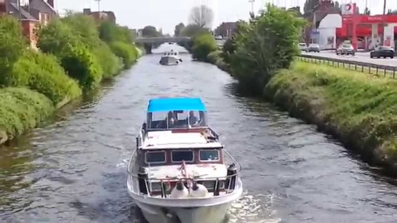 Dunkerque au fil des canaux .