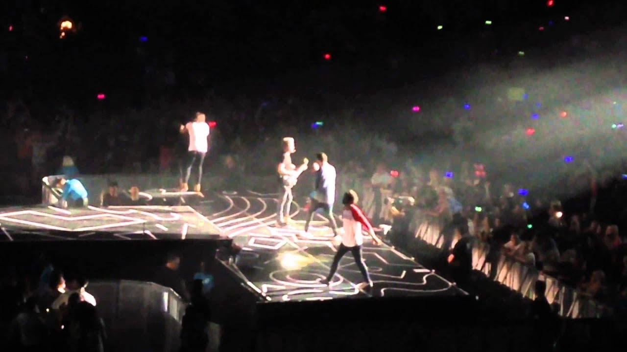 Little white lies- One Direction: On The Road Again Tour 2015 Barclaycard Arena
