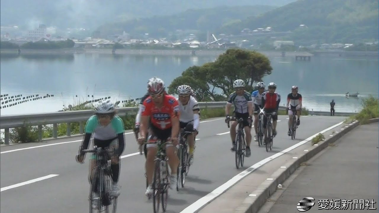 サイクリストが初夏の愛南楽しむ・愛媛新聞