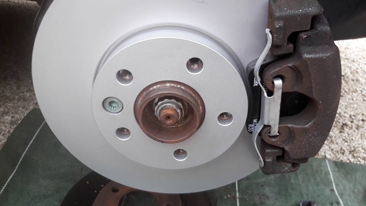 REMPLACEMENT DISQUE ET PLAQUETTE TRAIN AVANT VW TRANSPORTER T5