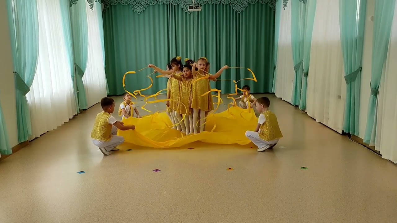 Танец с лентами 