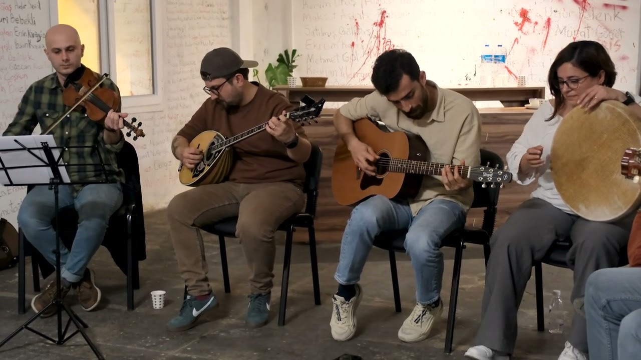 Bournovalia - Agora Majör ( Agora Minör ile 10. Rebetiko Buluşması)