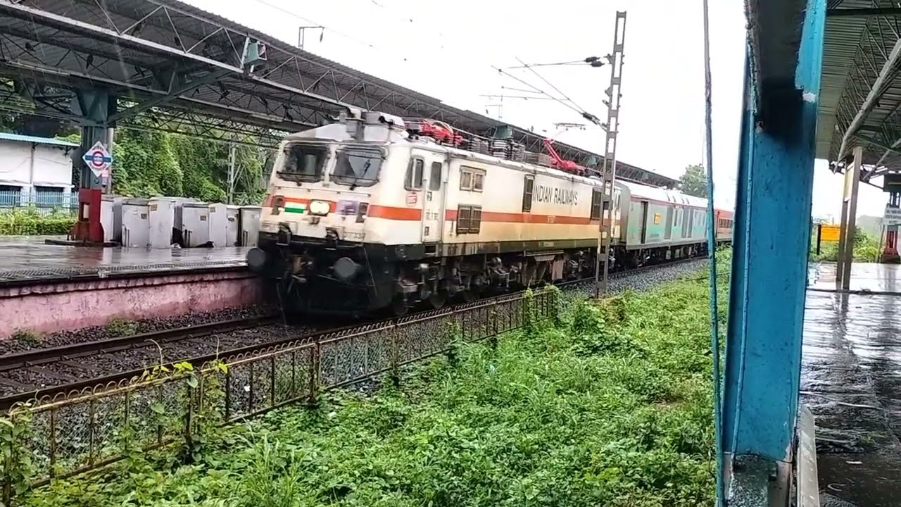 Mumbai Rain Effect: Express Train Battles SLOW Line Chaos | Indian Railways 