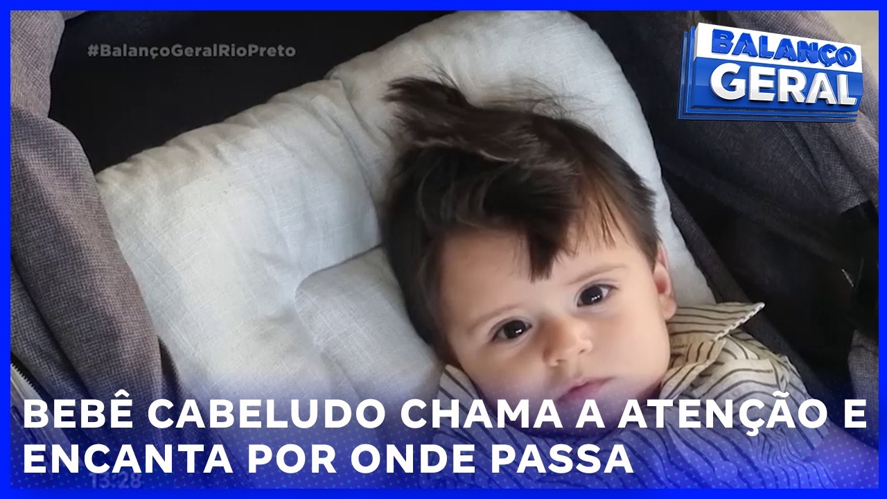Bebê cabeludo chama a atenção e encanta por onde passa
