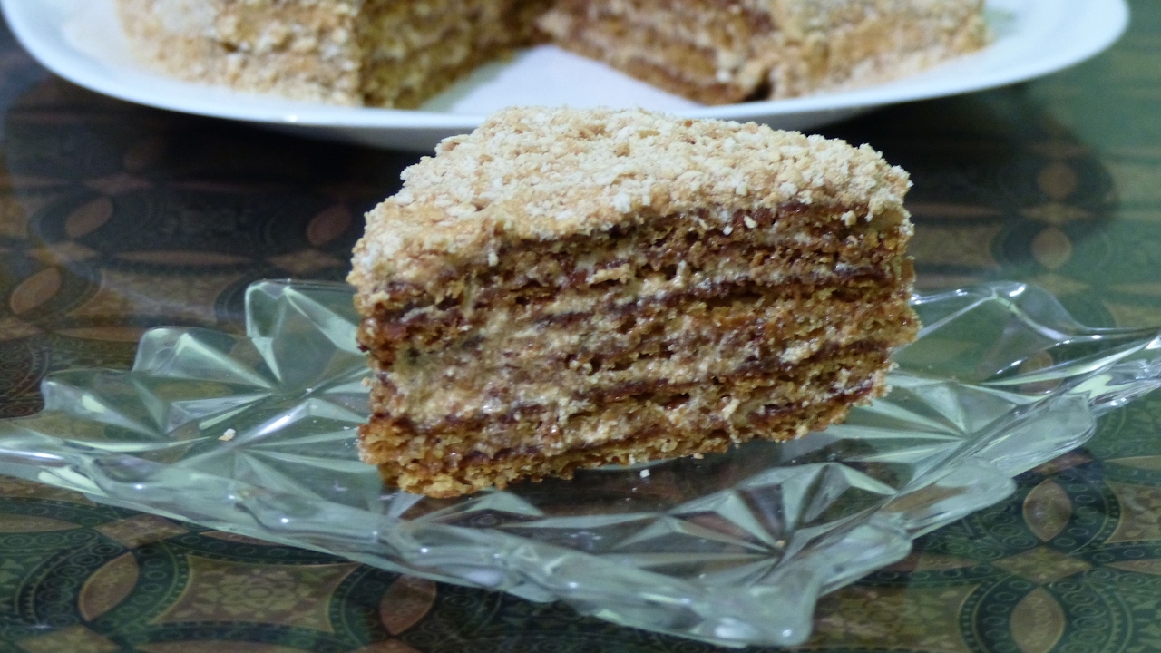 Honey Cake (Medovnik)   كيكة العسل الروسية حلوة و رااااائعة