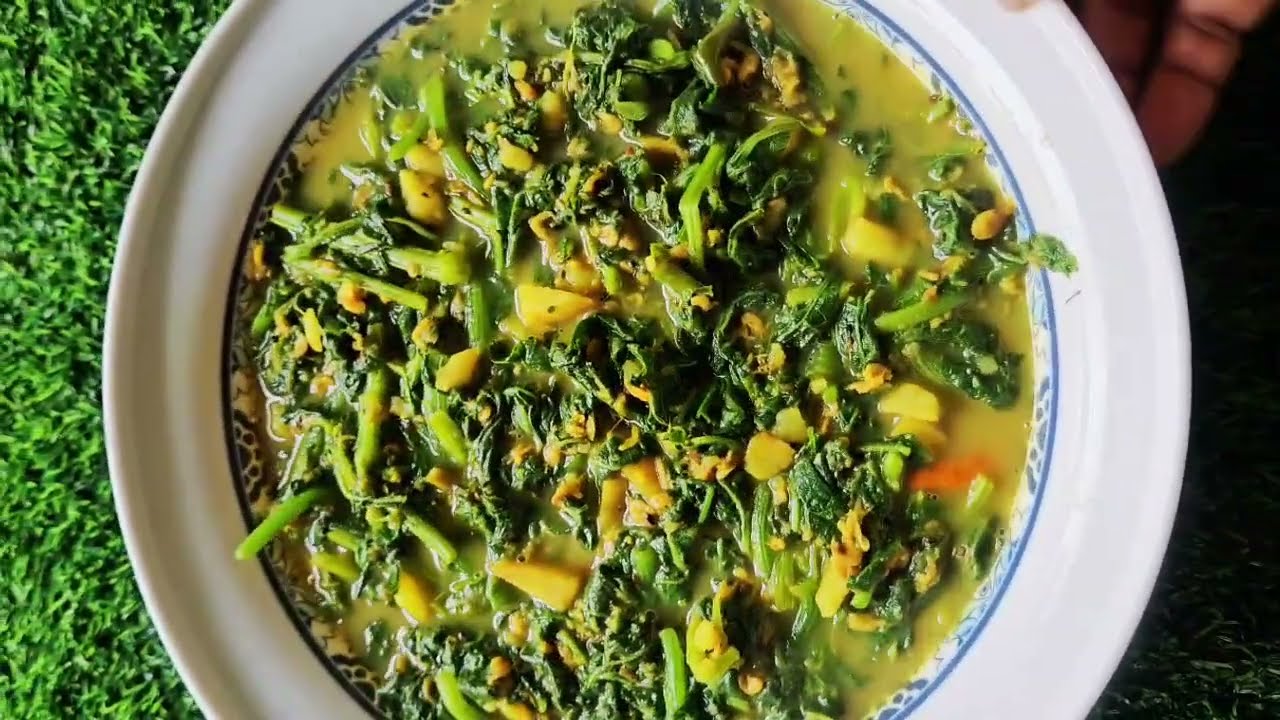 এইভাবে  লাউশাক রান্না করলে একটু টক লাগবে না। 