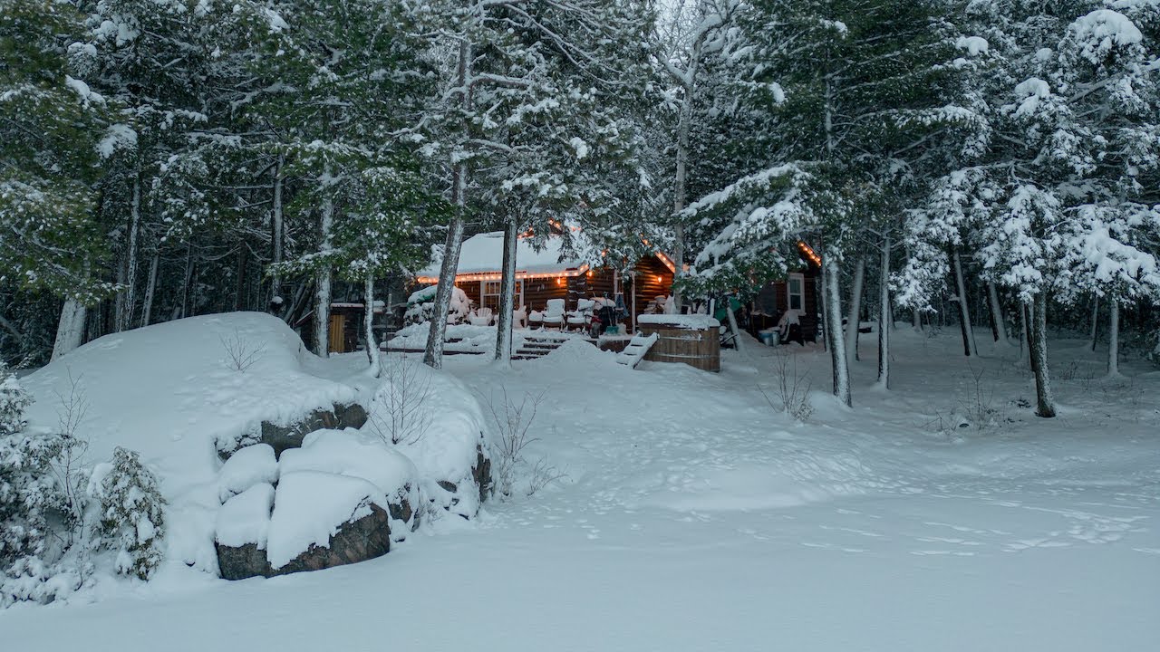 OUR FIRST CHRISTMAS AT THE CABIN | A WINTER WONDERLAND // EFRT S7 EP65