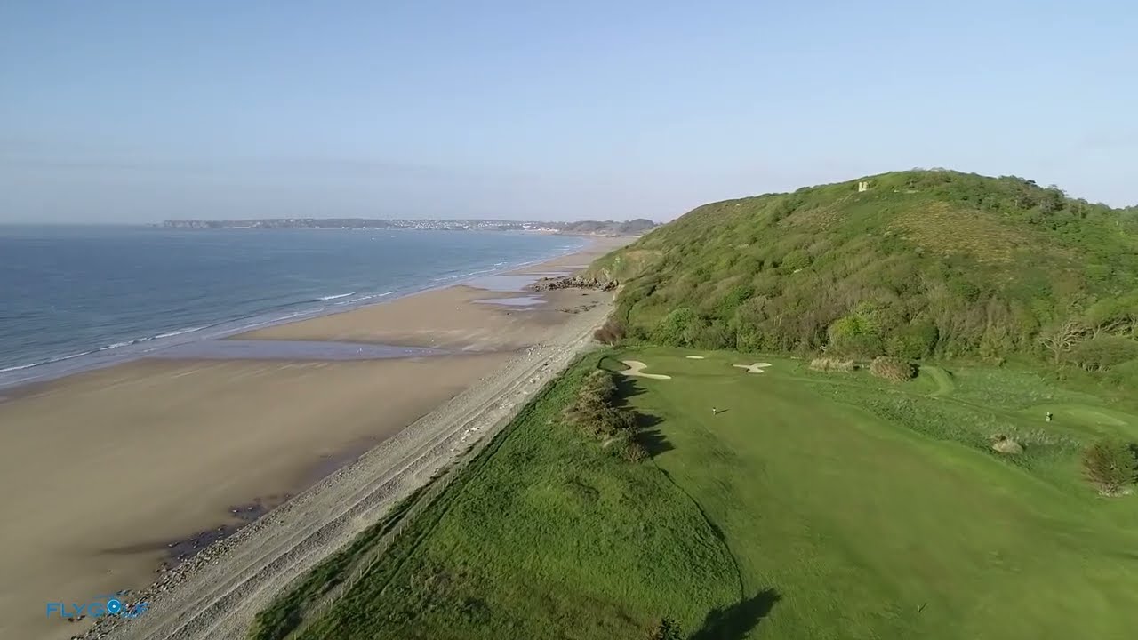 Golfs des Côtes d'Armor (Bretagne, France) vus du ciel avec le drone FlyGolf