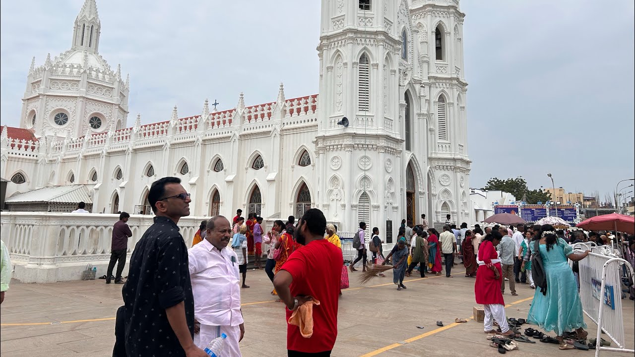 புத்தாண்டு கொண்டாட்டம்: வேளாங்கண்ணியில் குவியும் அன்னையின் பக்தர்கள் 29 December 2024