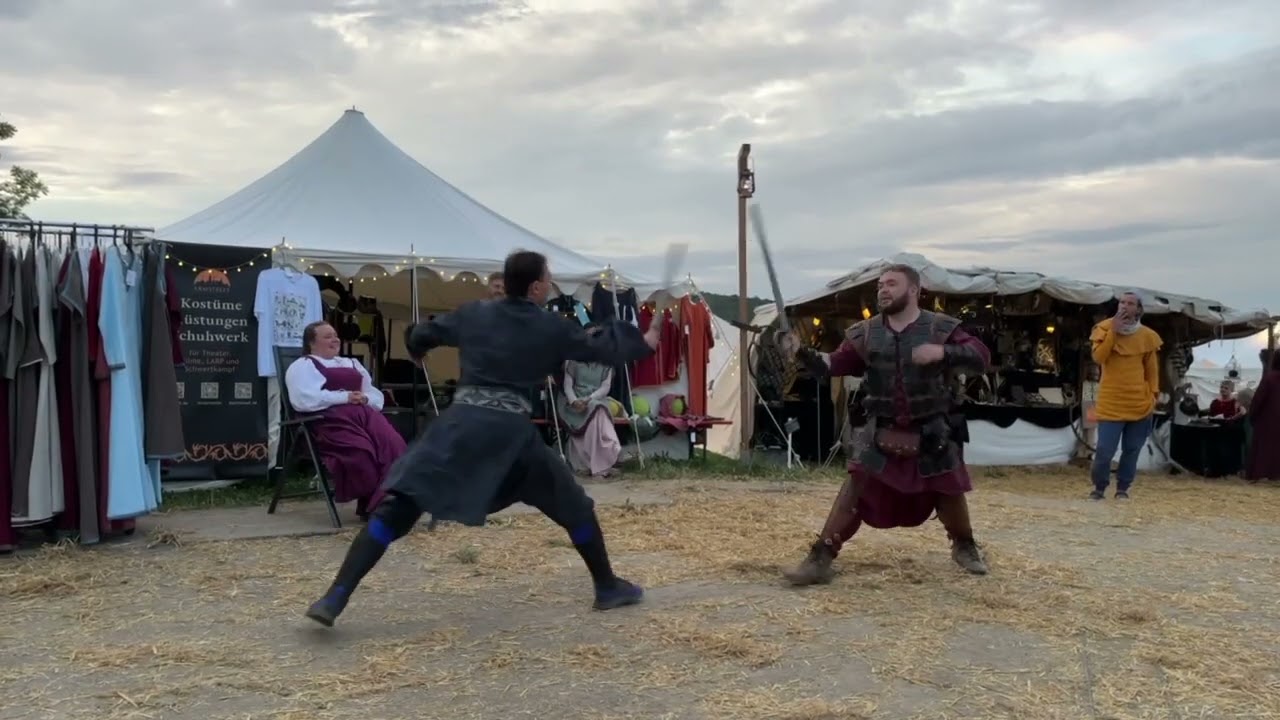 A HEMA instructor messing with LARPers at Drachenfest