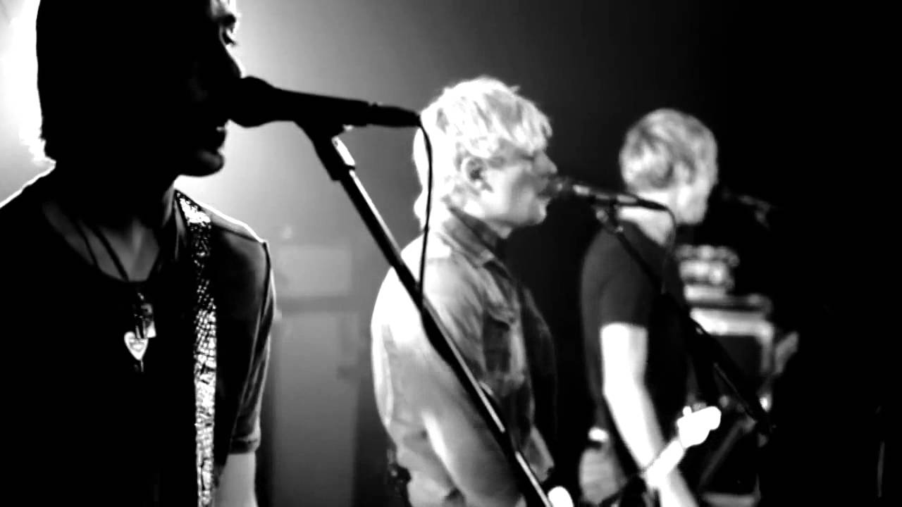 R5 - Love Me Again