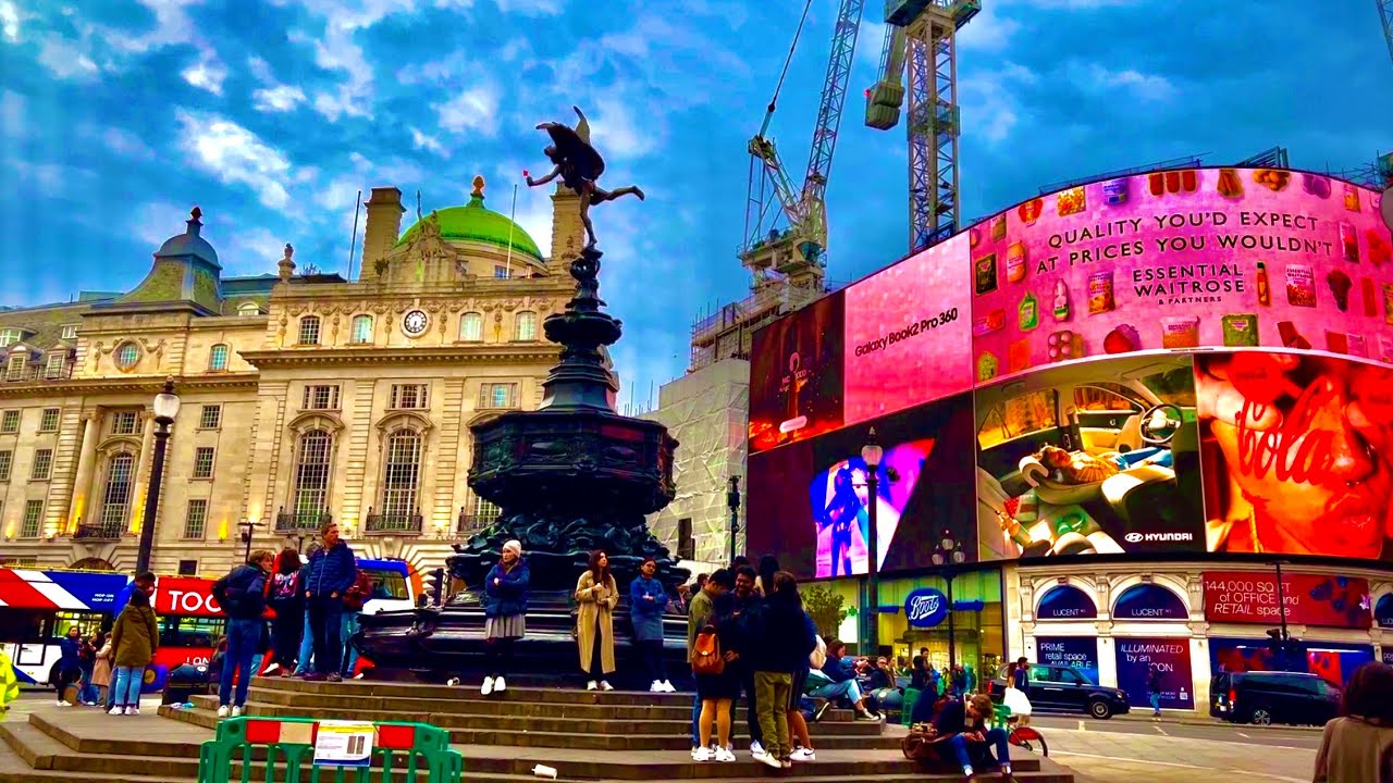 London Walk - Knightsbridge to Piccadilly Circus - 01 May 2022