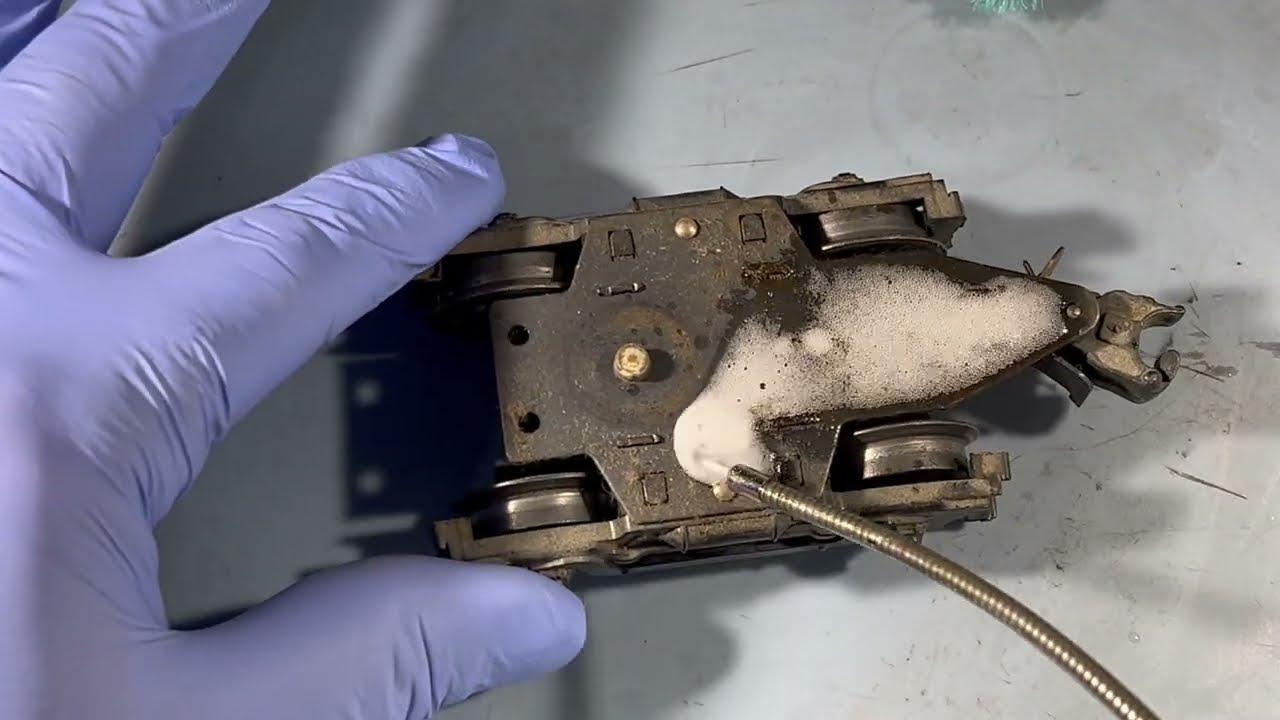 HOW TO CLEAN LIONEL TRAINS TRUCK AND WHEELS#repair,#modeltrains ,#postwar#lionel,#maintenance