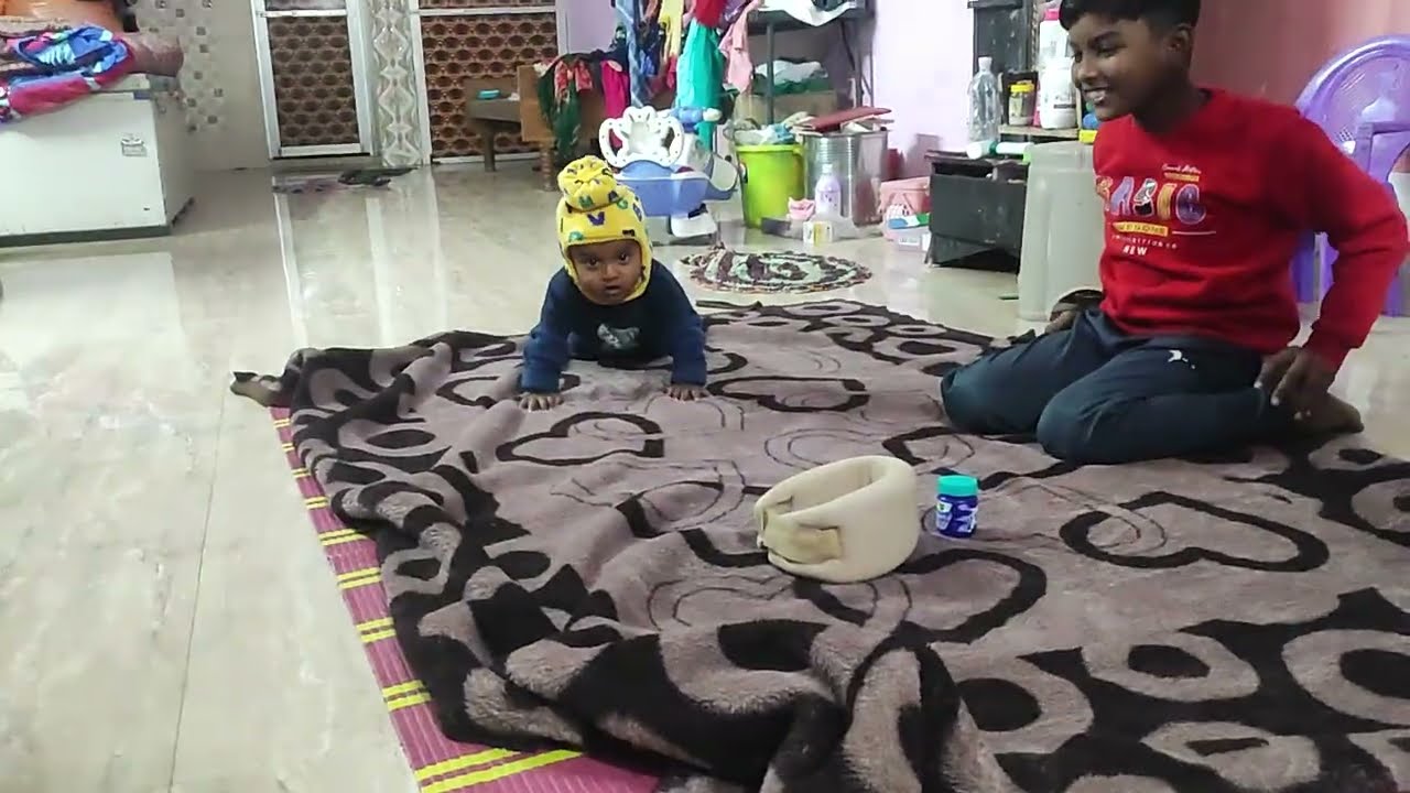 Baby kaise chalna sikhta hai  