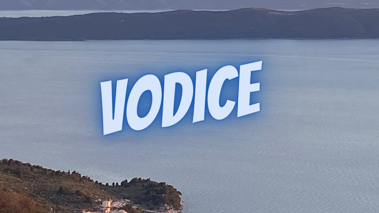 Vodice (Chorwacja) z okien samochodu
