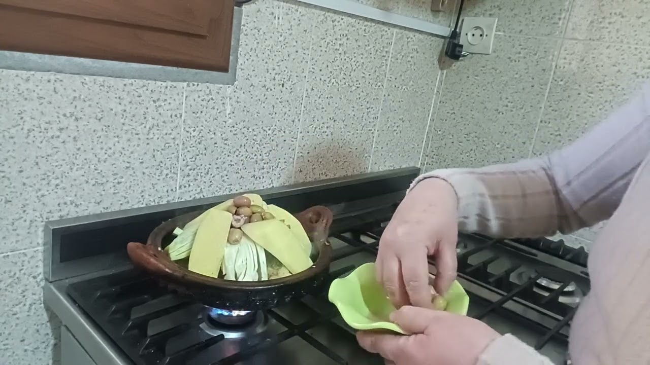 طريقة الطاجين لحم دجاج والبسباس ساهل