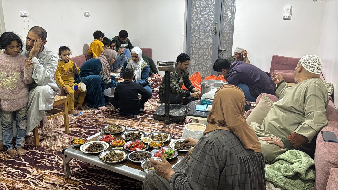 عادة كل سنة ليلة رمضان عندنا مختلفة 👌 فرقنا اللحمة وشنط رمضان وسط فرحة عارمة 💪