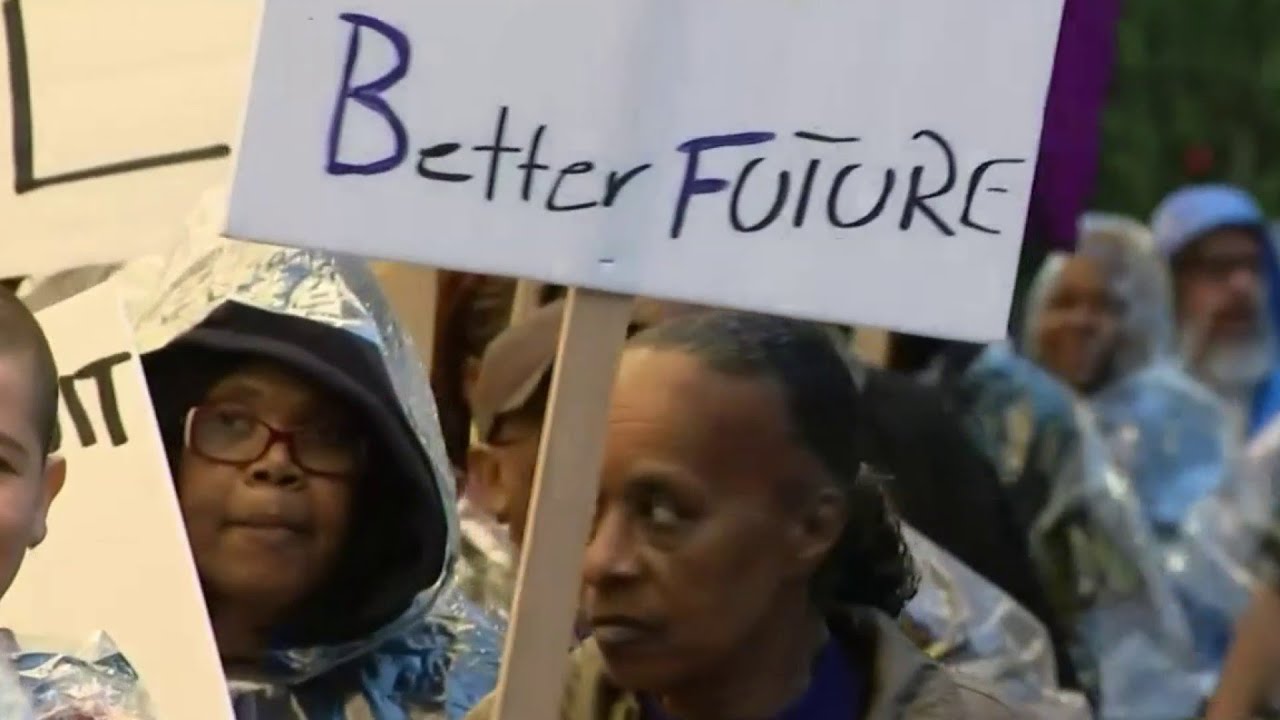 Detroit security officers go on strike to protest pay
