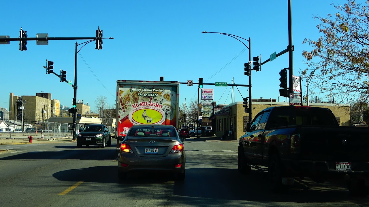 CHICAGO - Taking Belmont Ave. East to Wrigley Field