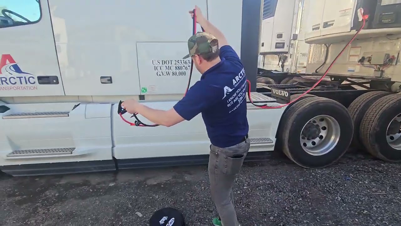 Reefer not starting  Reefer jump starts from the truck. The truck jump starts from reefer.