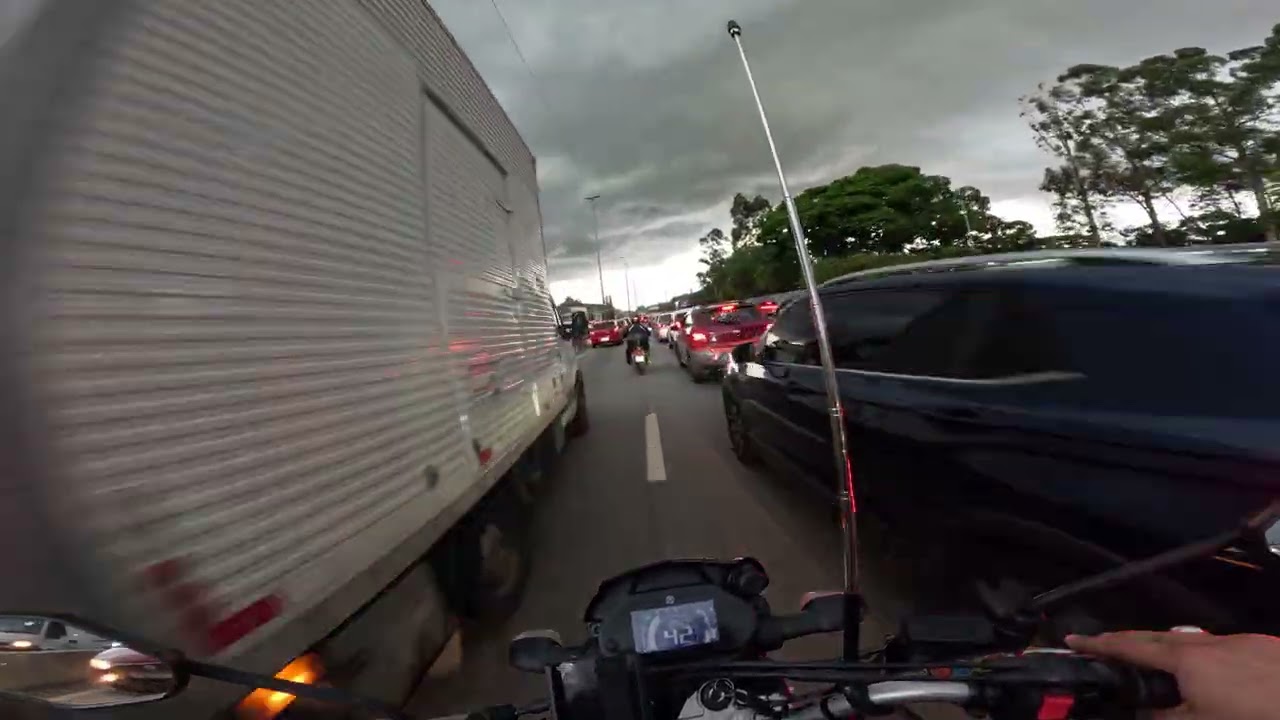 Voltando antes da chuva e trânsito frenético, bora 🌧️🔥💯🙏🇧🇷🏍️