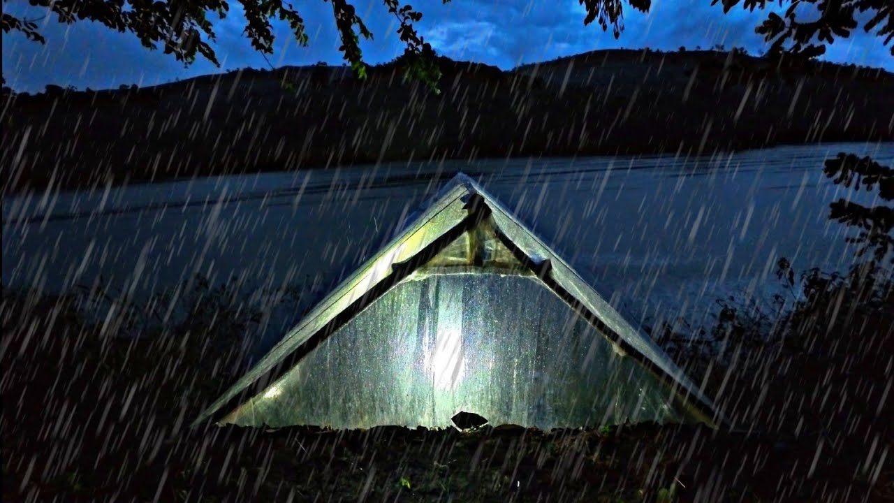 CAMPING FISHING DI TEPI SUNGAI TENGAH HUTAN, DI GUYUR HUJAN DERAS SIANG MALAM ,MENCARI KIJING