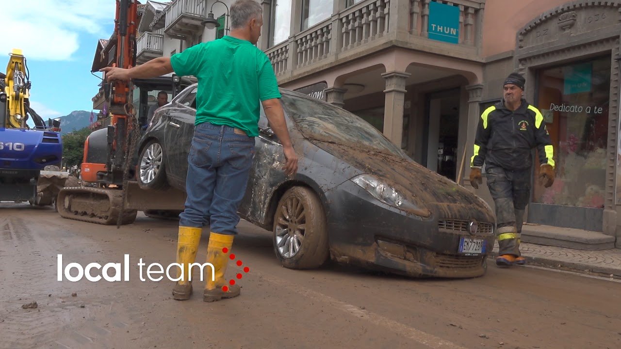 Alluvione Moena, rimozione auto sommerse dal fango (video hdr)
